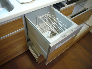 スライドタイプの食器洗い乾燥機