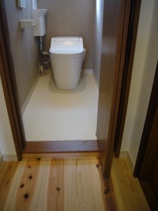 折れ戸タイプの扉