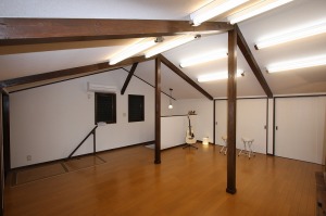 勾配天井のロフト空間