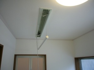 昇降タイプの室内干しユニット