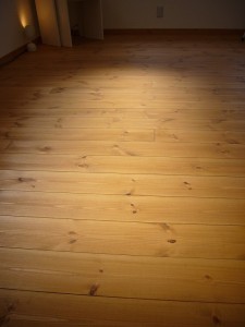 無垢パインフローリング