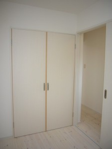 収納建具も含めホワイト系に統一