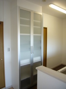 背面の食器棚収納