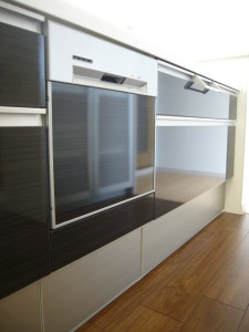 スライドタイプの食器洗い乾燥機