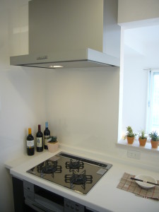 壁面はそうじの楽なキッチンパネル